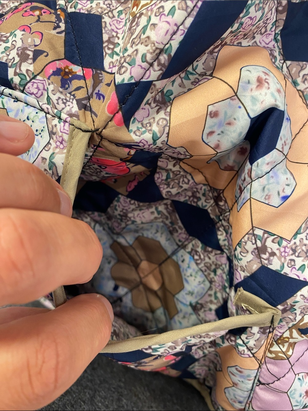 Quilted Geometric Floral All Over Pattern Print Vest Jacket with Pockets EUC ✨ - Picture 4 of 6